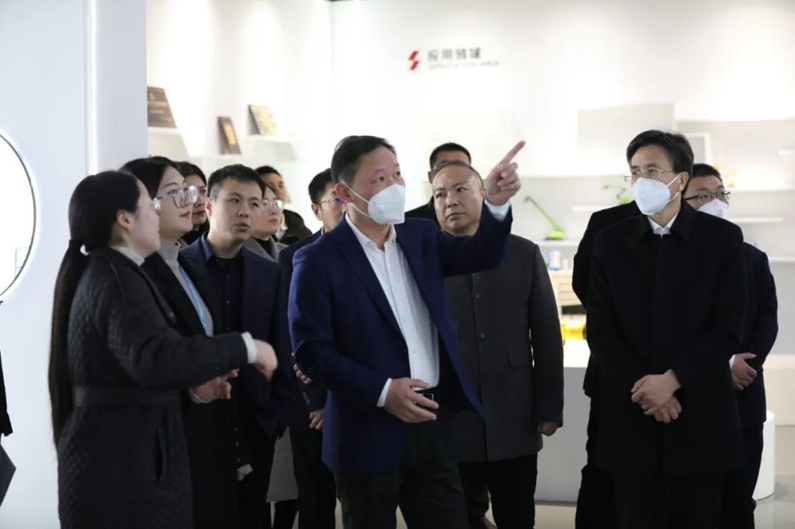 陽信縣委書記鄭令健率隊(duì)到湖北考察招商引資